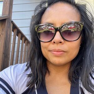 Meet your Posher, Cerie